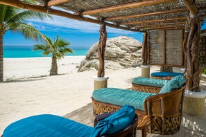 On the beach - Villa Las Rocas (Cabo San Lucas)