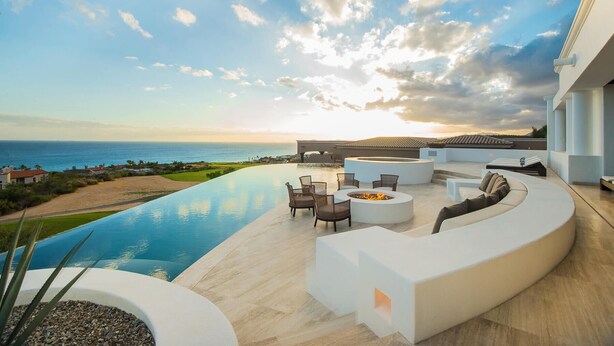 Outdoor pool, an infinity pool - Casa Yvonne (San José del Cabo)