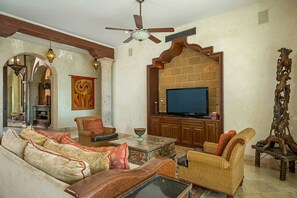 TV, fireplace, DVD player - Casa Diamante (Cabo San Lucas)