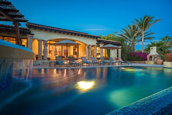 Outdoor pool, an infinity pool - Casa Diamante (Cabo San Lucas)