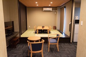 24 インチの薄型テレビ (デジタル放送視聴可)、テレビ