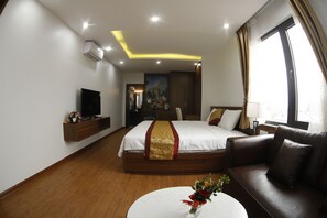 Minibar, in-room safe, desk, laptop workspace - Bao Ngoc Diamond Hotel (Cao Bang)