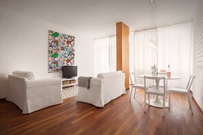 Living area - LA CHIARETTO SUITE has space for 3 adults + baby bed, roof terrace with spectacular lake view! (Bardolino)