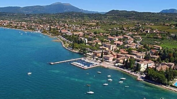 Marina - CASA GIRASOLE - for 4 people (plus baby crib), only 100 meters from the lake, parking inclusive (Bardolino)