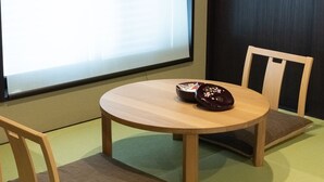 Quarto (Boutique Hotel) | 1 quarto, cofres nos quartos, escrivaninha
