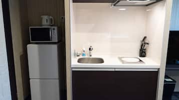 Room (Boutique Hotel) | Private kitchen | Full-size fridge, microwave, stovetop, electric kettle