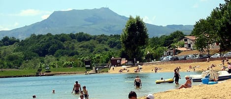 靠近海滩