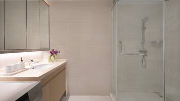 Combined shower/bathtub, free toiletries, hair dryer, bathrobes