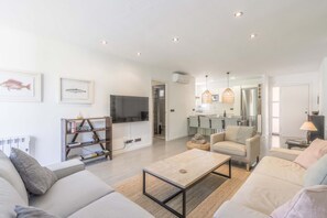 Living area - Lord Jim - Beautiful 2 bedroom apartment near the beach in Puerto Pollensa (Port de Pollença)