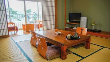 Japanese Style Room for 5 Guests | Free WiFi