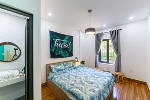 Superior Double Room | Minibar, desk, blackout drapes, soundproofing - Kivi Homestay (Da Nang)