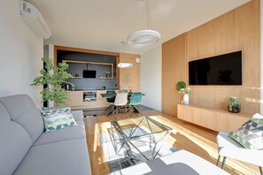 Apartment, 2 Schlafzimmer | Wohnzimmer | 52-Zoll-Flachbildfernseher mit Kabelempfang, Fernseher