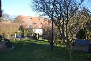 Property grounds - Vacation apartment 2 west - Holiday home Butje (Insel Hiddensee)
