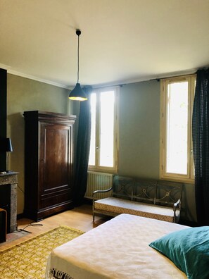 Double Room, Private Bathroom, Ground Floor | Individually decorated, individually furnished, blackout drapes - Villa Saint-Armand - Chambres d'hotes (Salles)