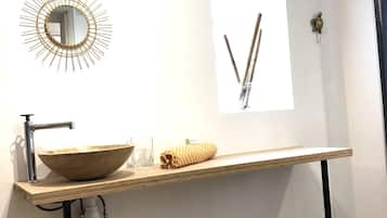 Double Room, Shared Bathroom | Bathroom sink