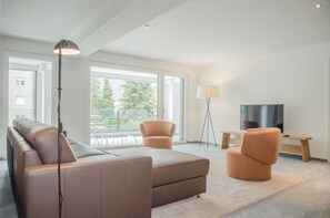 Apartment | Living area | TV, heated floors - Apartment JungfrauCenter SchynigePlatte (Interlaken)