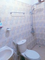 Ducha, artículos de higiene personal gratuitos y secador de pelo