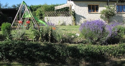 Gßte 3* à la campagne vallée de la Sioule avec vue sur les volcans d'Auvergne