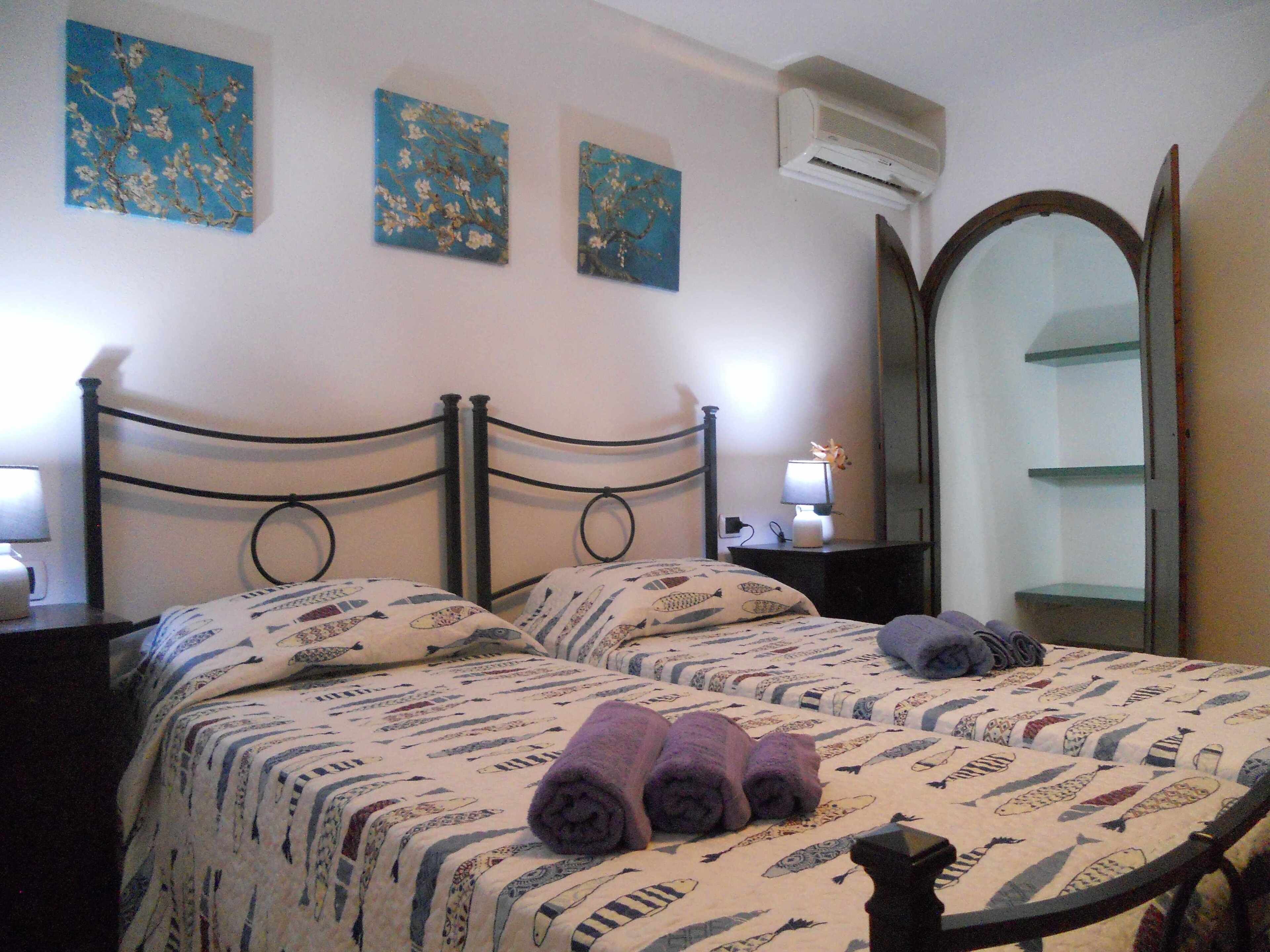 2 bedrooms, iron/ironing board, free WiFi, bed sheets