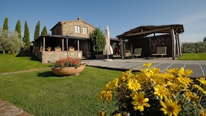 A stone building with a covered patio and outdoor seating area. - Romantic With Chianti Panorama (Bucine)