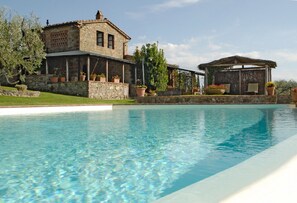 Piscine extérieure (ouverte en saison)