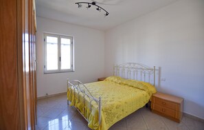 2 bedrooms, bed sheets