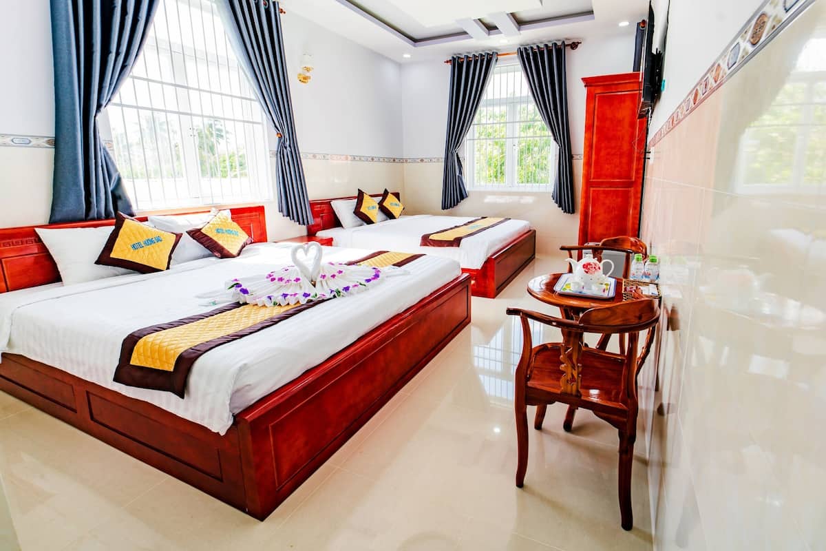 Phòng 4 | Minibar, bàn, bàn ủi/dụng cụ ủi quần áo 