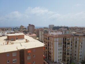 A high-rise building with multiple balconies and a view of the sea. - Apartamento Las Torres Con Vista Al Mar (Fuengirola)