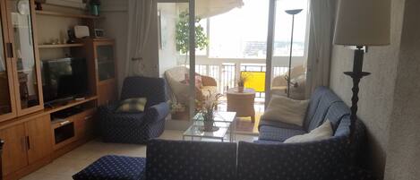 Standard Room, 1 Bedroom, Sea View | Living area | 60-inch Smart TV with cable channels, TV, Netflix