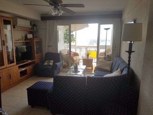 Standard Room, 1 Bedroom, Sea View | Living area