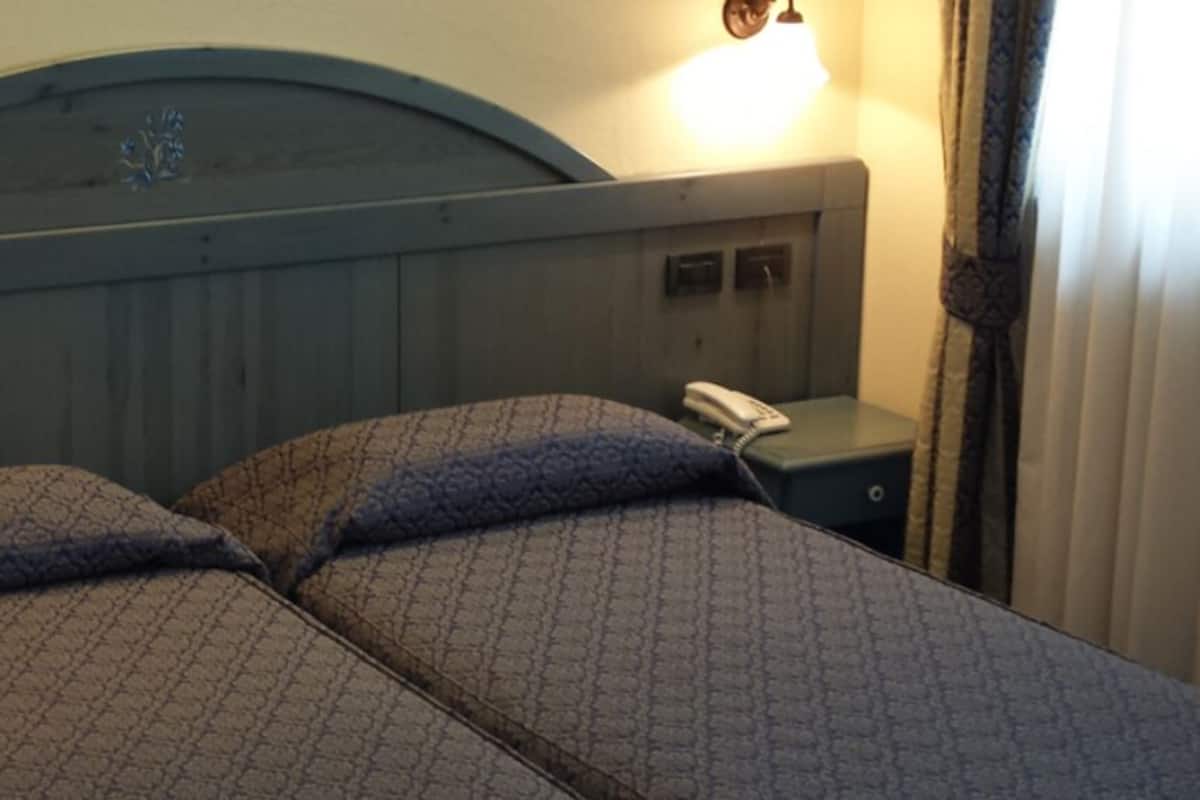 Twin Room | Free WiFi