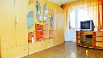 Apartment | Wohnbereich | 32-Zoll-Flachbildfernseher mit Kabelempfang, Fernseher