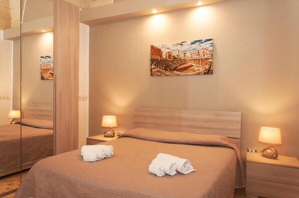 Desk, cribs/infant beds, free WiFi, bed sheets - Wish Rooms (Lecce)