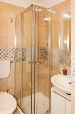 Ducha, cabezal de ducha tipo lluvia, artículos de tocador gratuitos