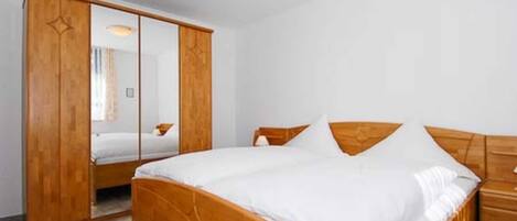 2 多间卧室、旅行婴儿床、WiFi