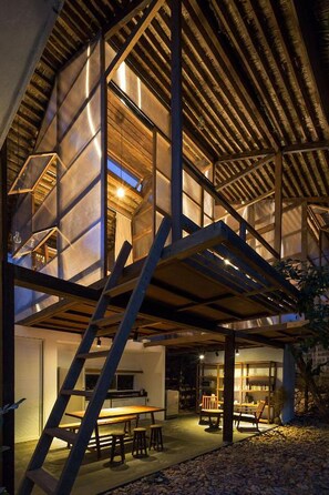 Bed in 4-Bed Mixed Dormitory Room, Pool Access | 特色装修、特色家居、遮光窗帘、隔音