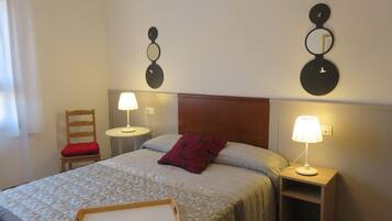 7 Schlafzimmer, Bügeleisen/Bügelbrett, Bettwäsche