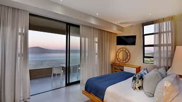 Executive Room | 1 bedroom, minibar, bed sheets