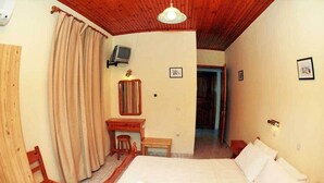 Economy Double or Twin Room | Iron/ironing board (on request), WiFi (free), bed sheets - Glaros Guesthouse (Hydra)
