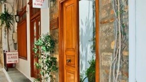 Property entrance - Glaros Guesthouse (Hydra)
