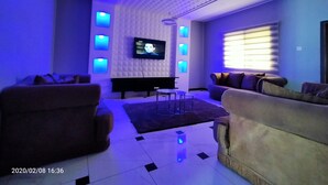 Family Apartment | Living room - Tennys Place Apartments (Abuja)