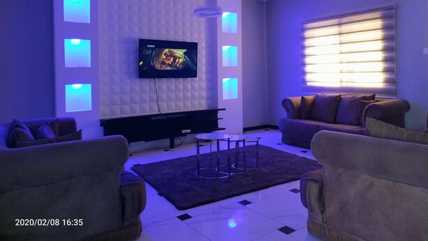 Family Apartment | Living room - Tennys Place Apartments (Abuja)