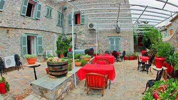 Desayuno continental (EUR 7 por persona)