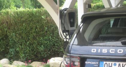 Apartamentos con un amplio balcón cerca de la playa.