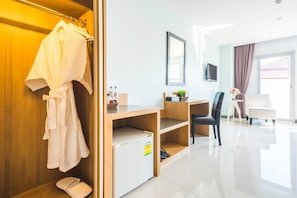 Blackout curtains, free WiFi, bed sheets