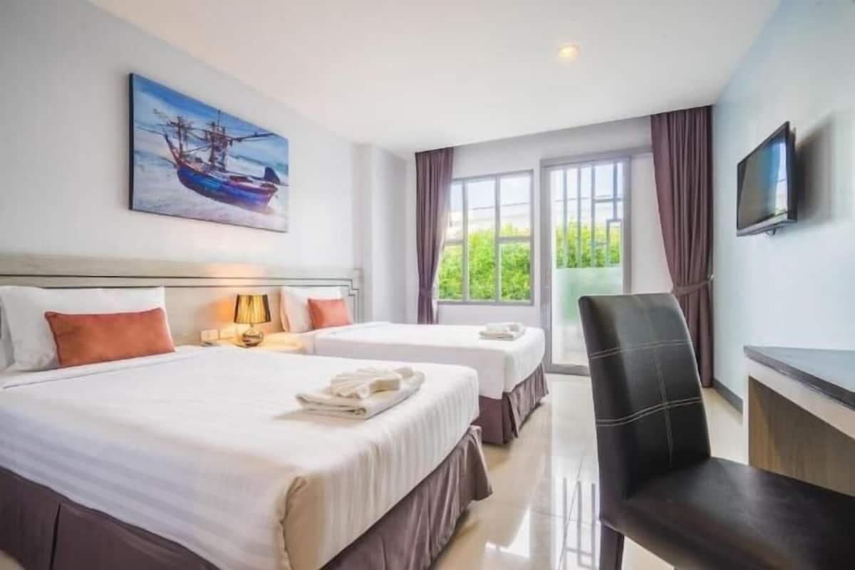 Blackout drapes, WiFi (free), bed sheets