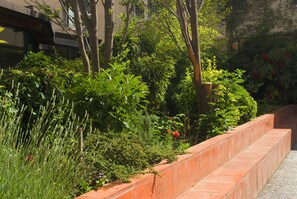 Twin Room | Garden view - Résidencia Universitària Pare Claret - Hostel (Girona)