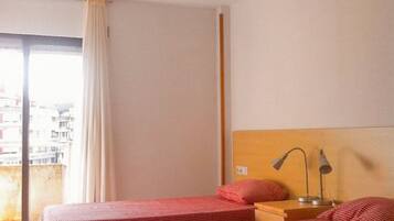 Twin Room | WiFi (free), bed sheets