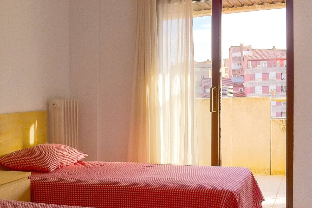 Wifi gratis y ropa de cama