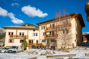 المنشأة من الخارج